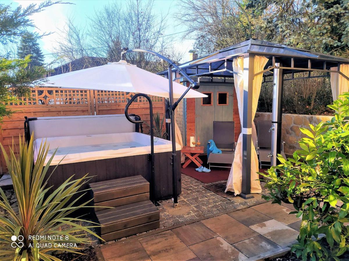 Mediterran-Skandinavisch - Outdoorwhirlpool Ganzjaehrig Burgthann Exterior foto
