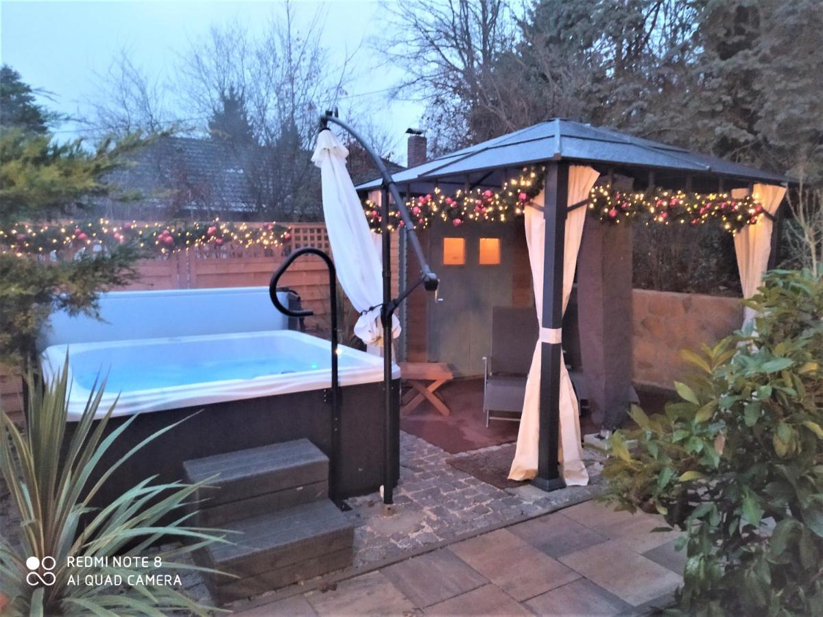 Mediterran-Skandinavisch - Outdoorwhirlpool Ganzjaehrig Burgthann Exterior foto